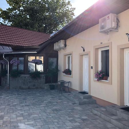 Illa Apartments Eger Luaran gambar