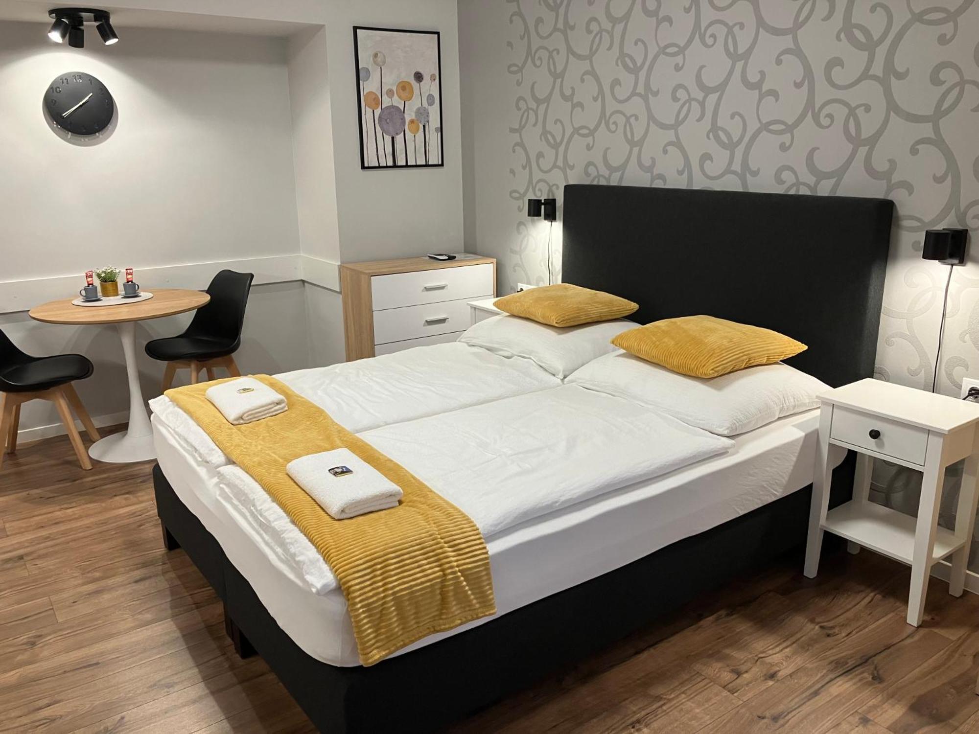 Illa Apartments Eger Luaran gambar