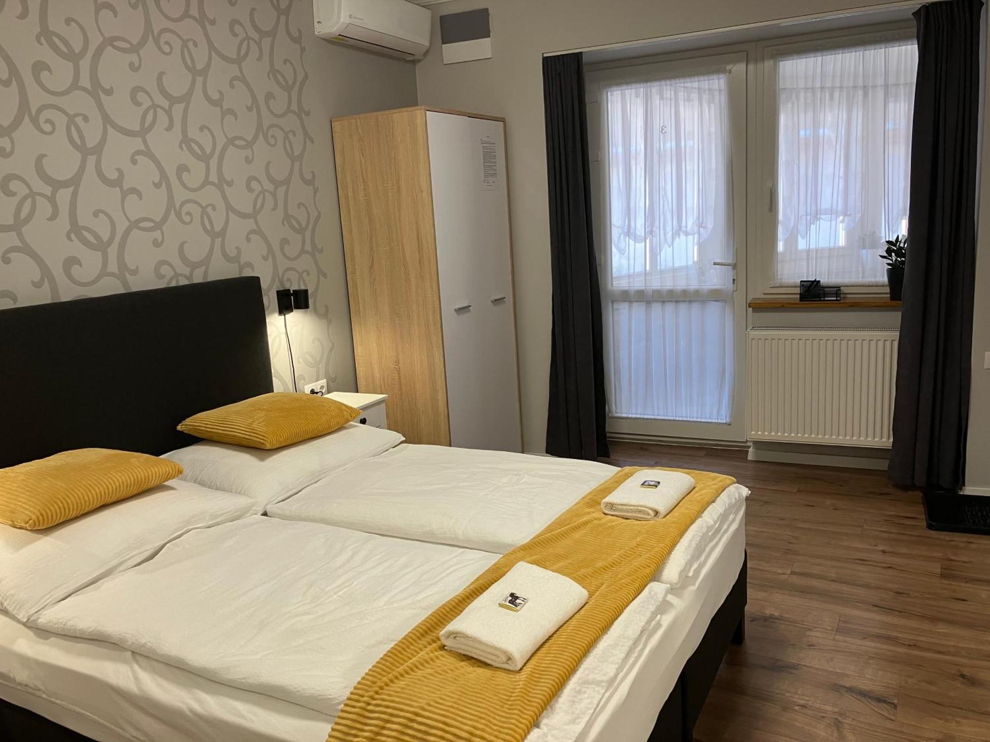 Illa Apartments Eger Luaran gambar