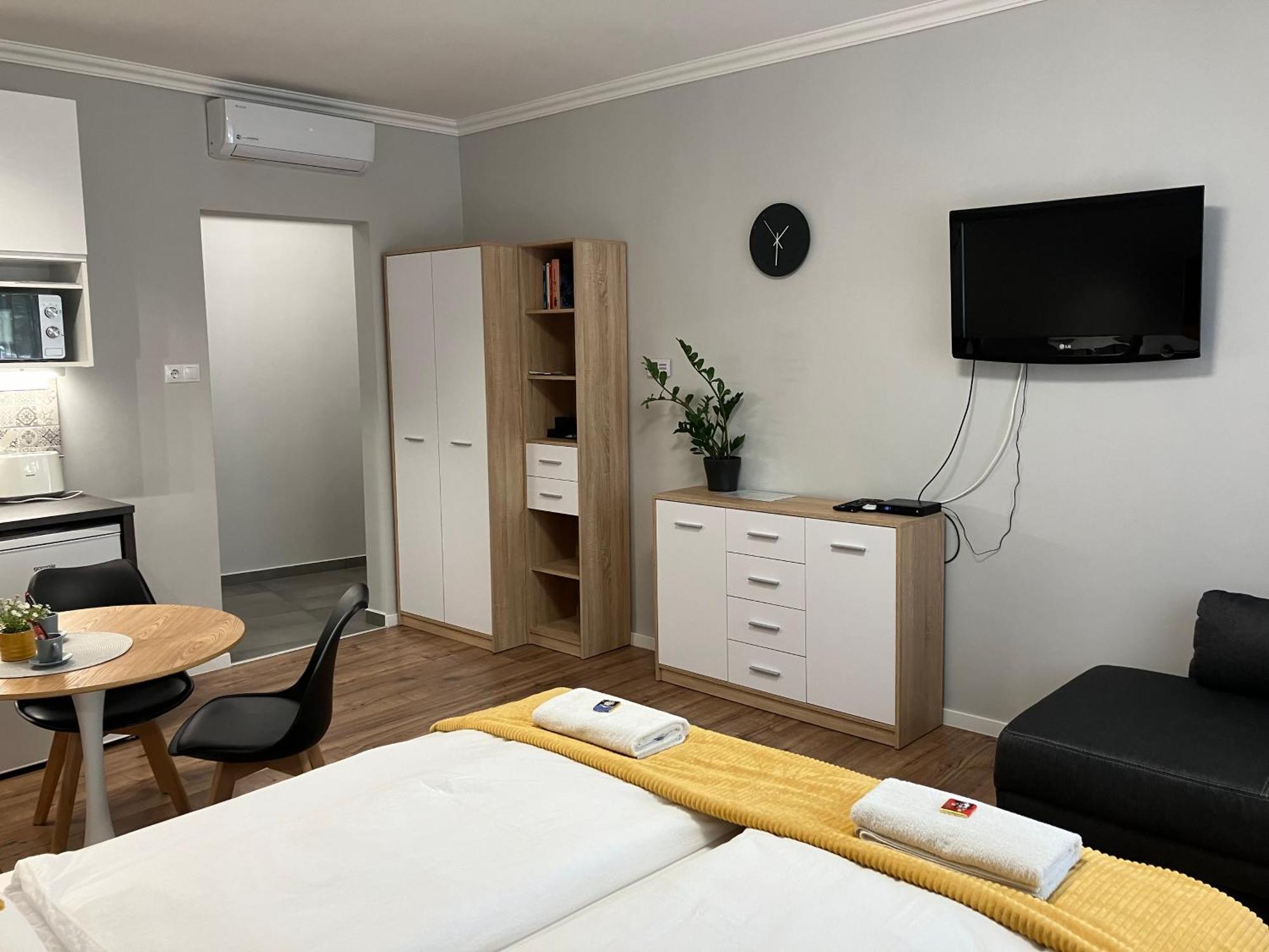 Illa Apartments Eger Luaran gambar