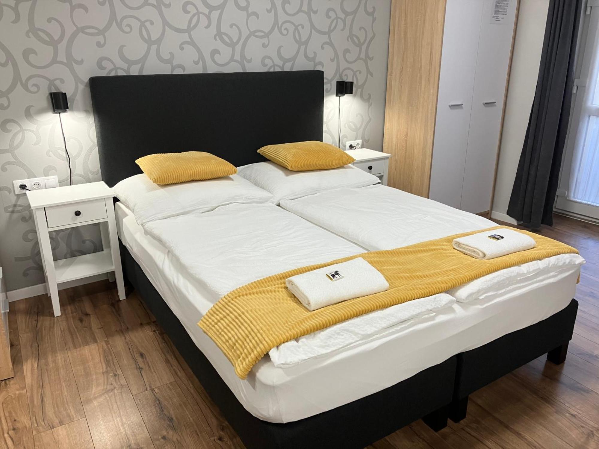 Illa Apartments Eger Luaran gambar
