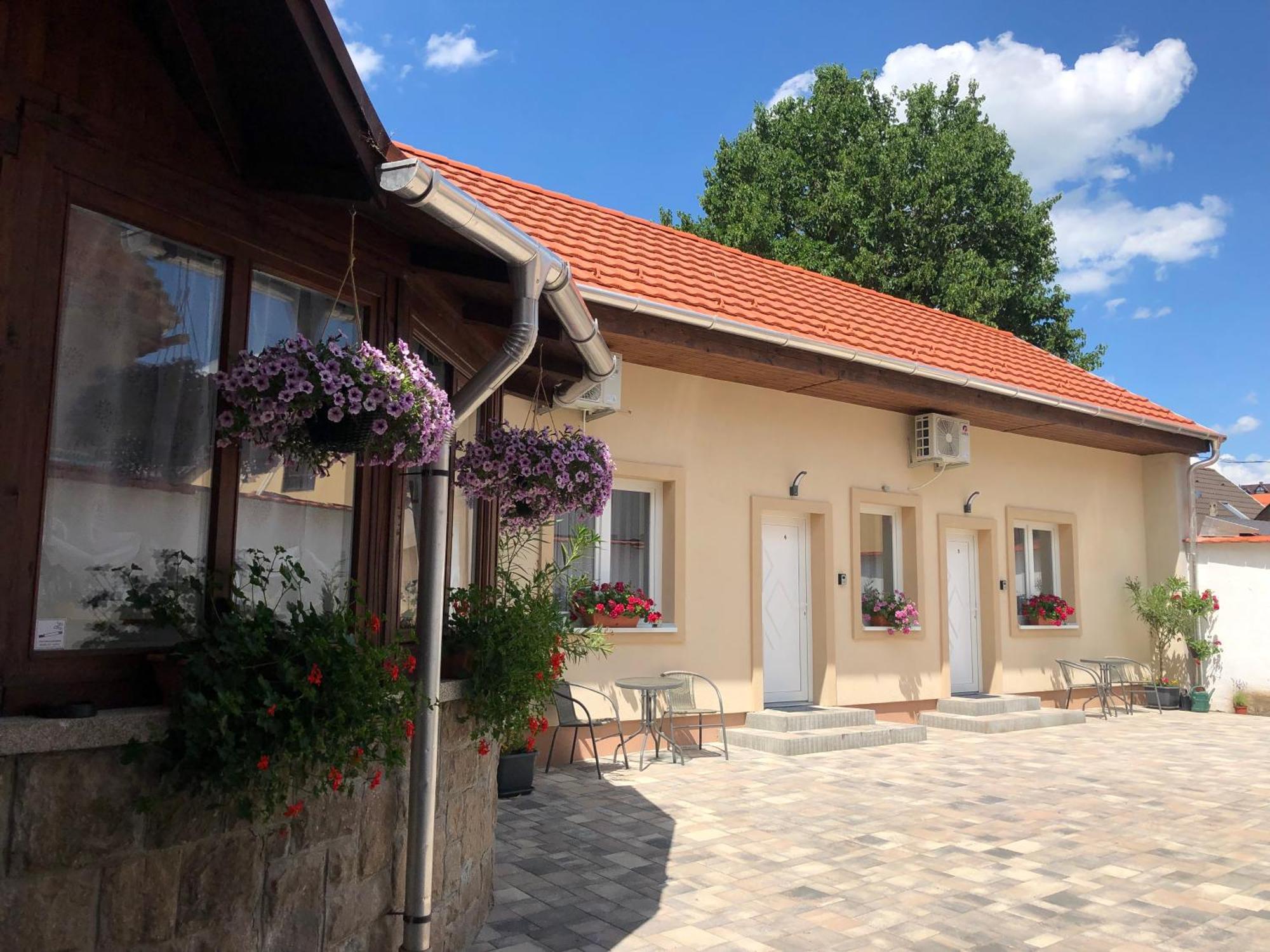 Illa Apartments Eger Luaran gambar