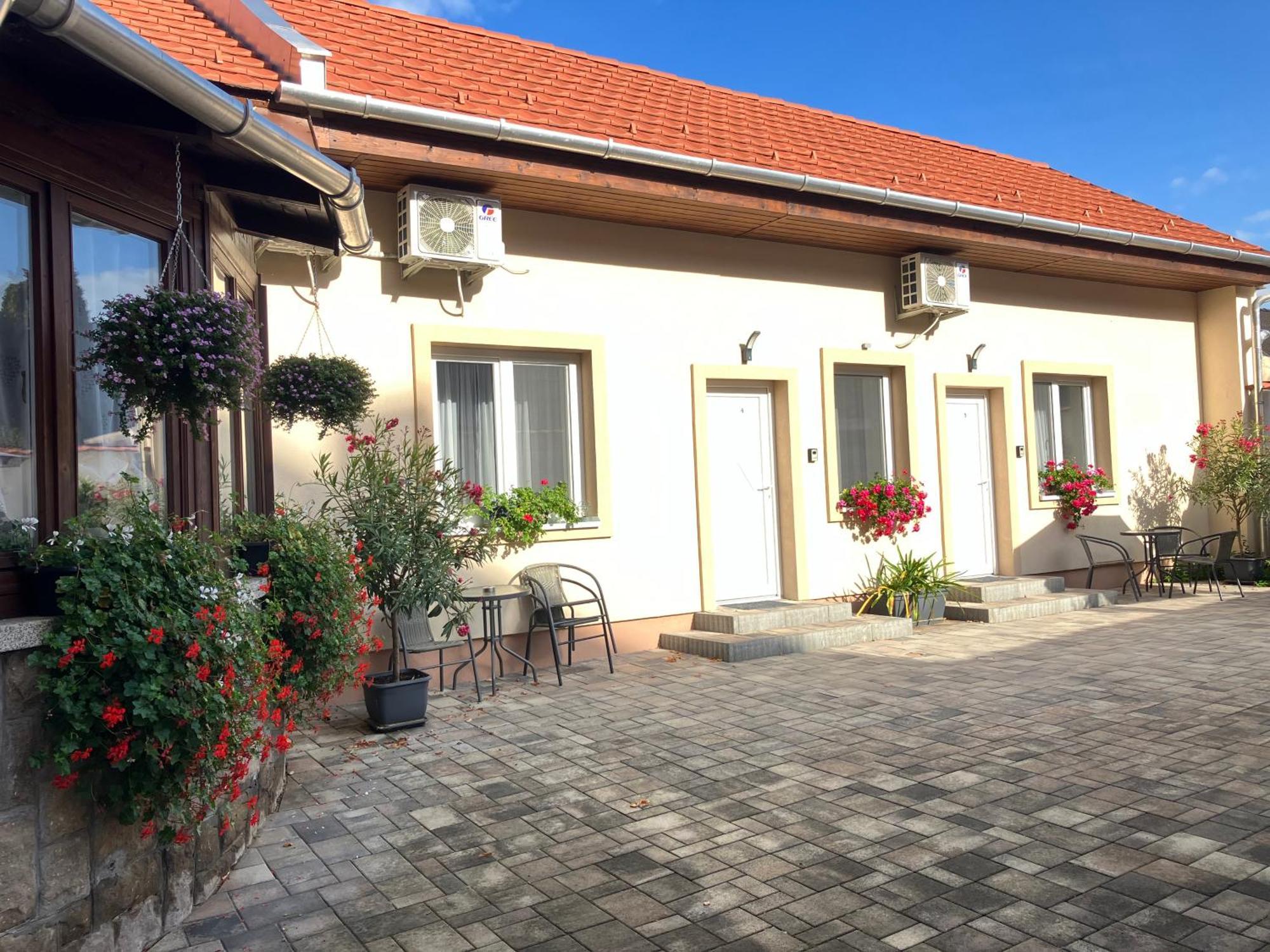 Illa Apartments Eger Luaran gambar